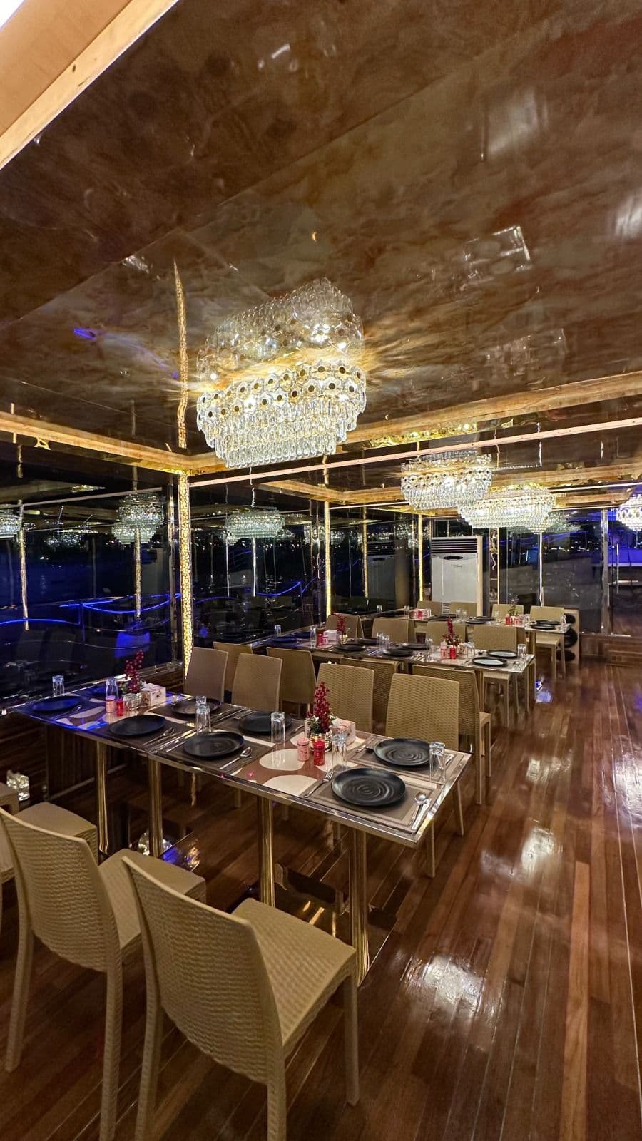 Distinguished Dubai Marina Dinner Cruise gallery 9