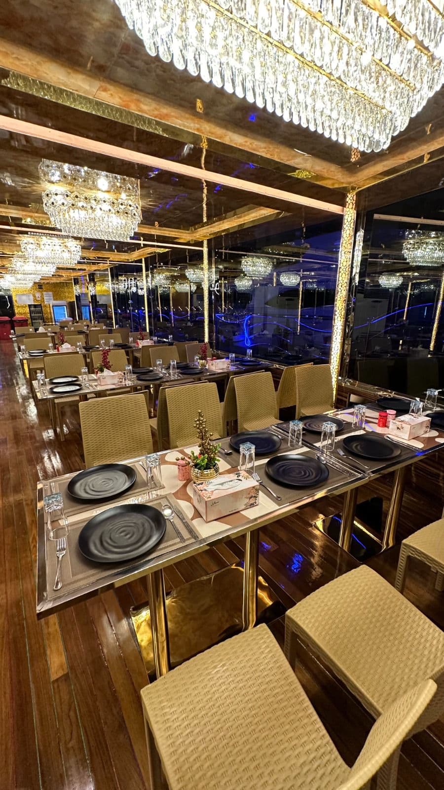 Distinguished Dubai Marina Dinner Cruise gallery 15