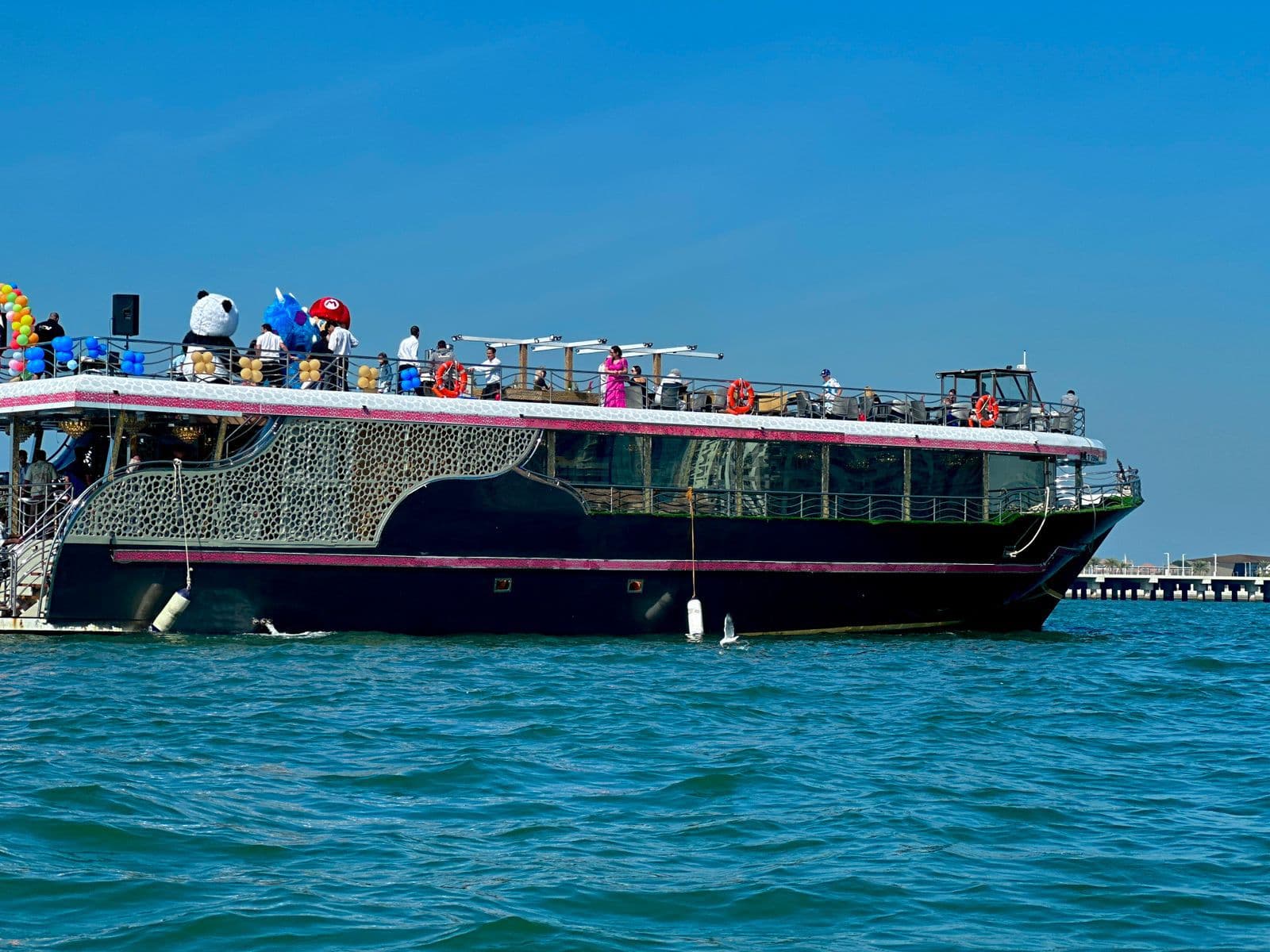 Distinguished Dubai Marina Dinner Cruise gallery 2