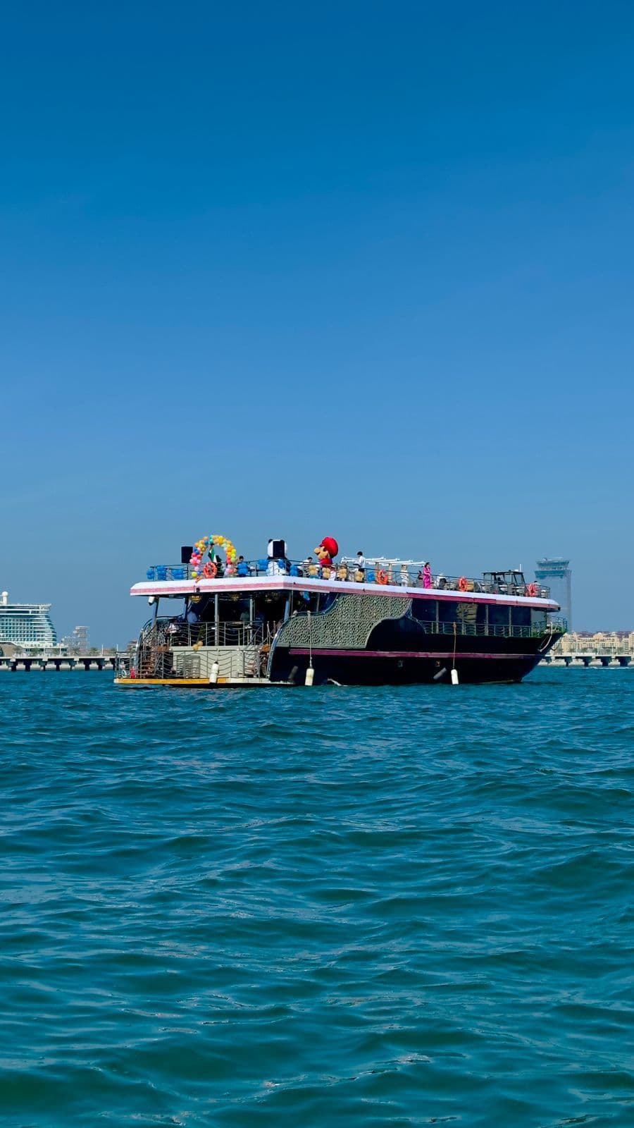 Distinguished Dubai Marina Dinner Cruise gallery 3