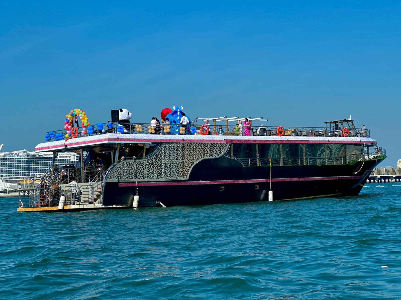 Distinguished Dubai Marina Dinner Cruise gallery 4